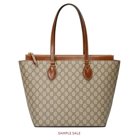 gucci borsa in tessuto con manici bianchi|Gucci Borsa shopping GG Emblem misura media.